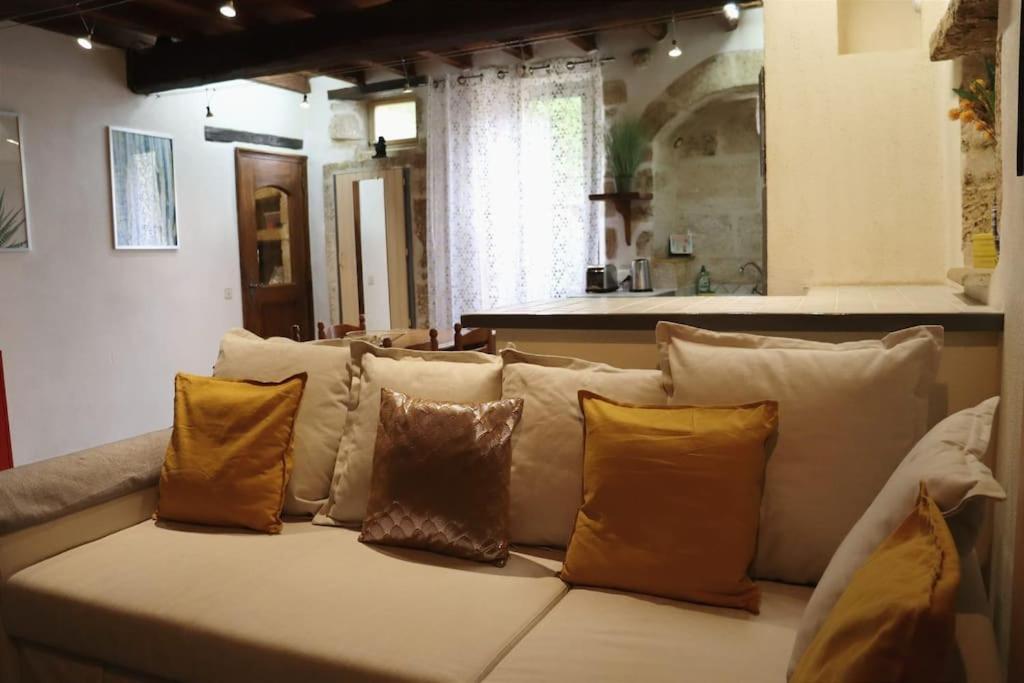 Entre Uzes Et Le Pont-Du-Gard Le Logis D'Autrefois Διαμέρισμα Castillon-du-Gard Εξωτερικό φωτογραφία