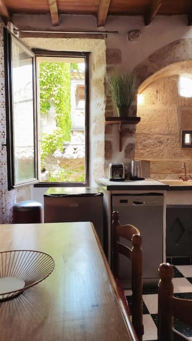 Entre Uzes Et Le Pont-Du-Gard Le Logis D'Autrefois Διαμέρισμα Castillon-du-Gard Εξωτερικό φωτογραφία
