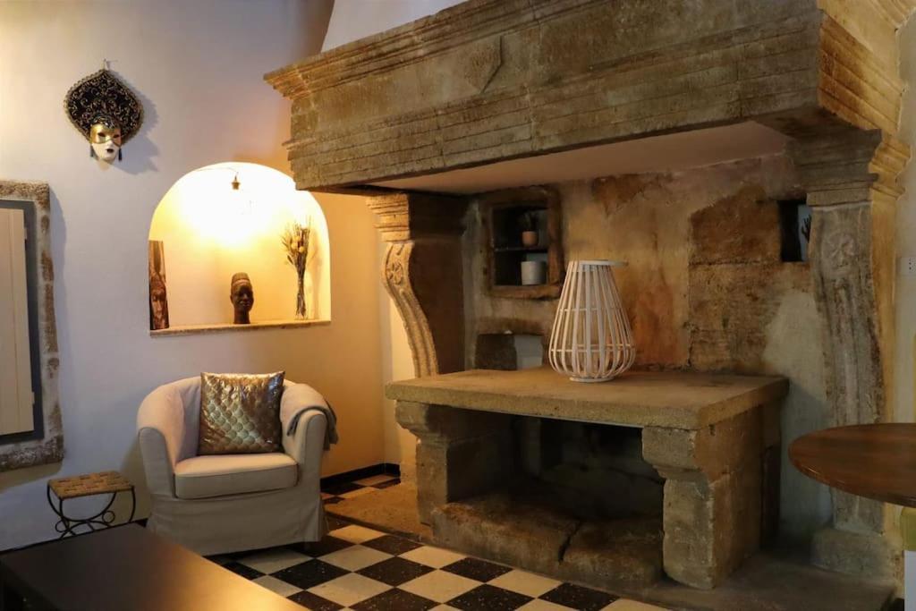 Entre Uzes Et Le Pont-Du-Gard Le Logis D'Autrefois Διαμέρισμα Castillon-du-Gard Εξωτερικό φωτογραφία